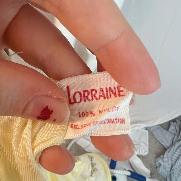 Vintage 1970s Lorraine Light Yellow Nightgown Floral Embroidered Coquette Size M - Picture 5 of 6